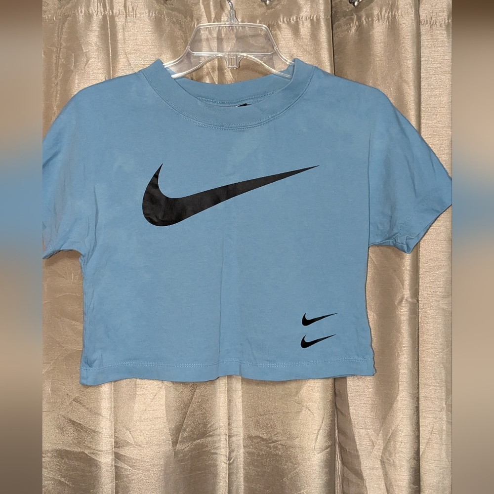 Nike Women's Crop Top Size XS.